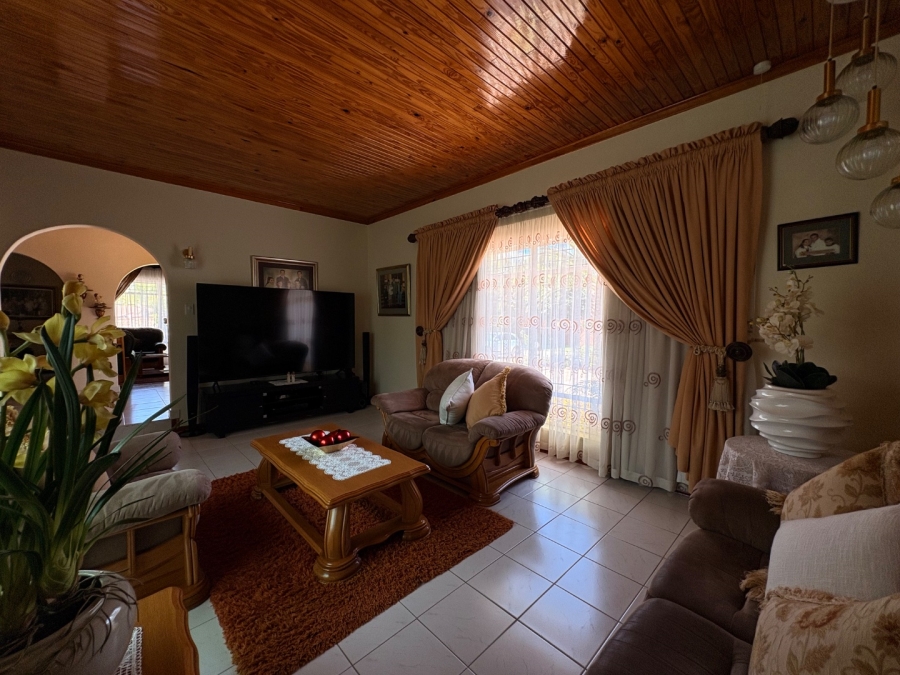 4 Bedroom Property for Sale in Flamwood North West